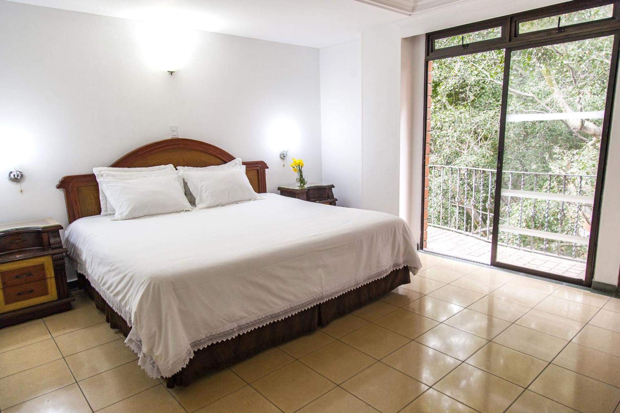 Hotel Casa Laureles Medellín Esterno foto