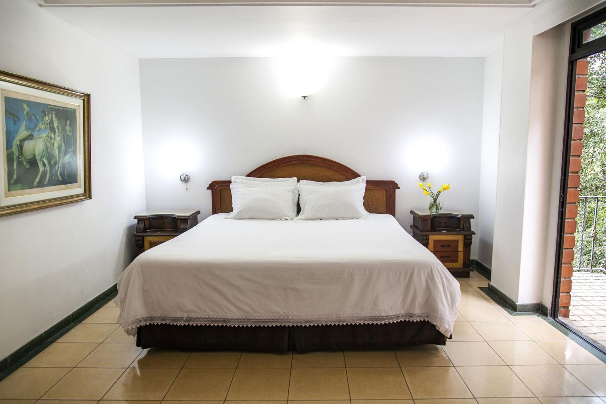 Hotel Casa Laureles Medellín Esterno foto